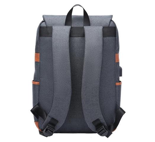 Mochila KOLKE con Tapa y Precintos para Notebook de hasta 15.6" Multiples bolsillos Puerto USB - Gris - Tienda Universo